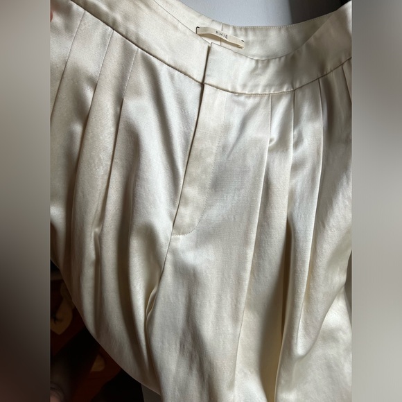 $625 RHIÉ Pants - Picture 6 of 7